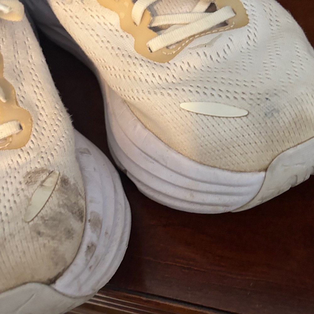 Hoka 9.5 women’s Bondi 8 Athletic Sneakers - Picture 5 of 6